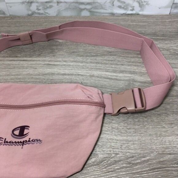 NWT Champion Ultimate‎ Durability pink Crossbody Fanny pack Bag - Picture 3 of 12